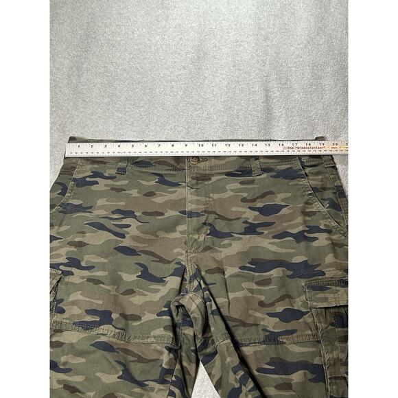 Lee Camo Cargo Shorts Mens W38 Extreme Motion Hiking Fishing Green Loose Baggy - Picture 5 of 16